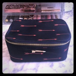 Stella & Dot Jewelry Travel Case Navy Arrows